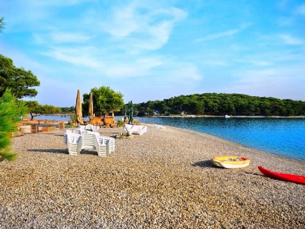 Beach House Ive With Jacuzzi, Pool, Playground And Bbq In An Olive Grove With A Beach, Pomer - Istria Dış mekan fotoğraf